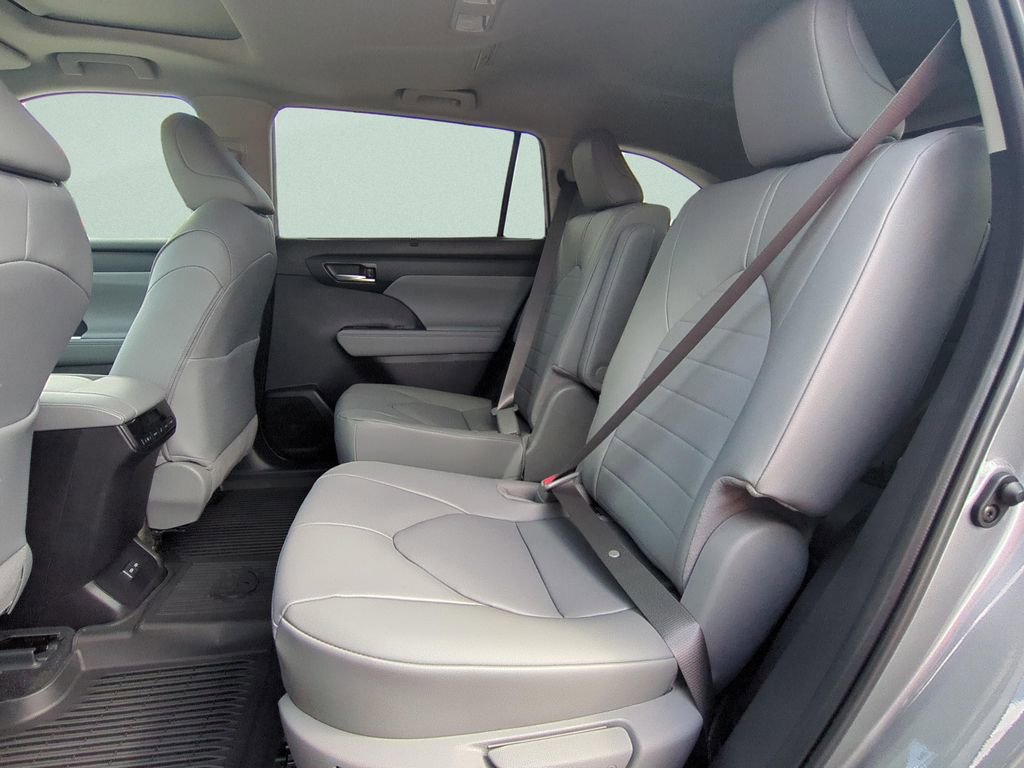 New 2026 Toyota Highlander XLE image 13