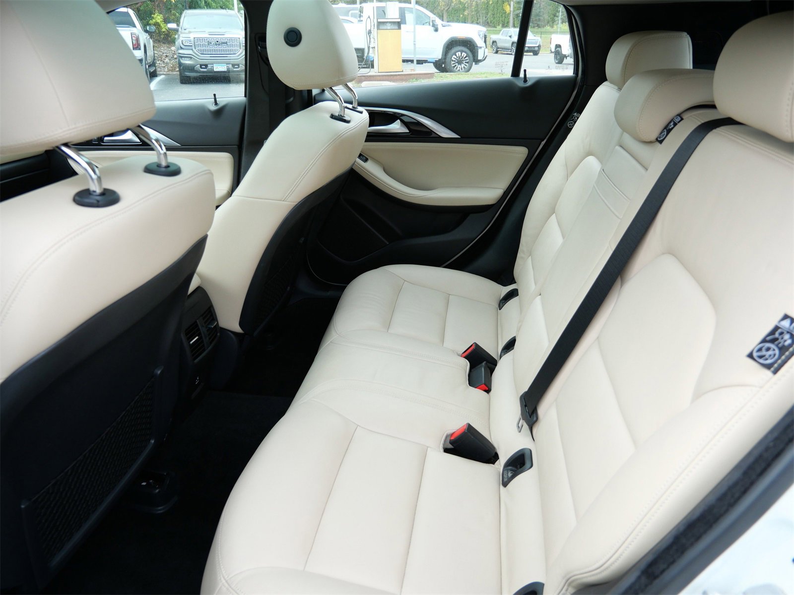 Used 2017 INFINITI QX30 Premium w/ Navigation Package image 9