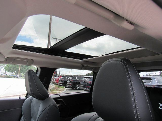 New 2025 Mitsubishi Outlander SE image 15