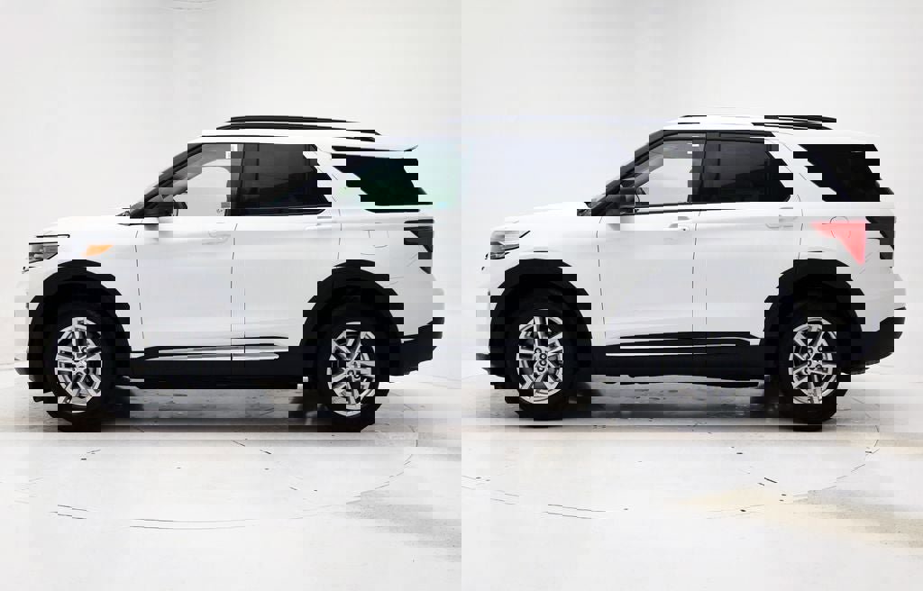 Used 2020 Ford Explorer XLT w/ Comfort Package image 5