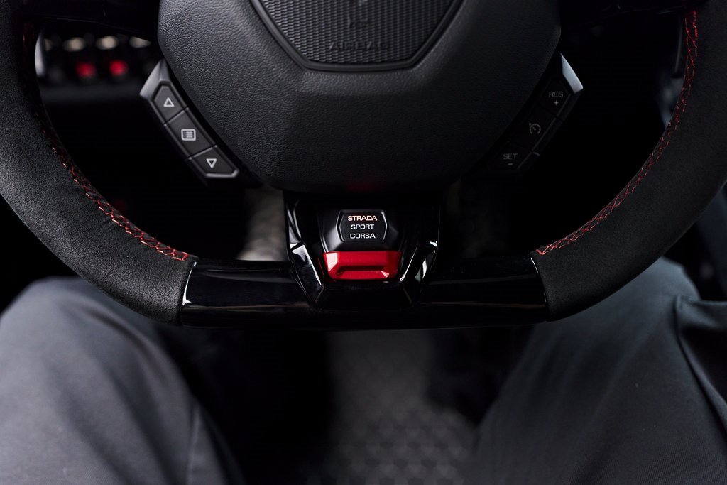 Used 2018 Lamborghini Huracan Performante image 77