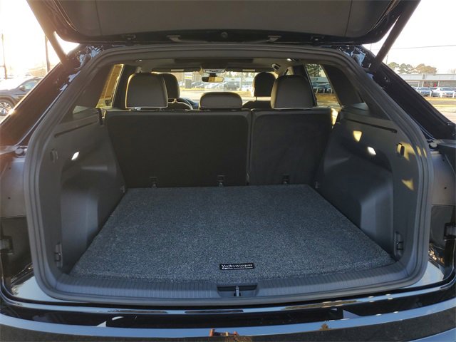 Certified 2025 Volkswagen Atlas Cross Sport SEL Premium R-Line image 8