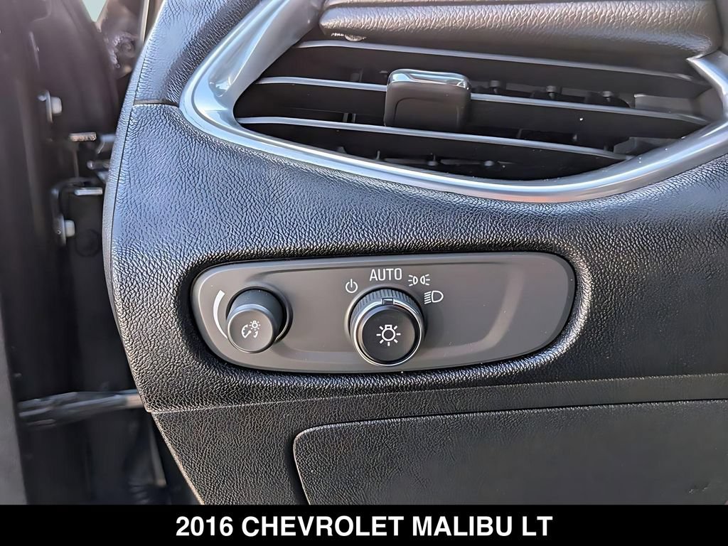Used 2016 Chevrolet Malibu LT w/ Leather Package FWD image 20