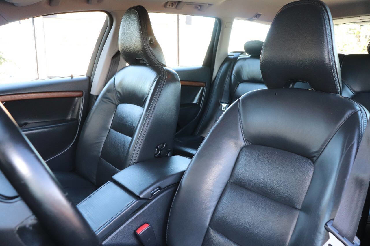 Used 2010 Volvo XC70 3.2 image 20