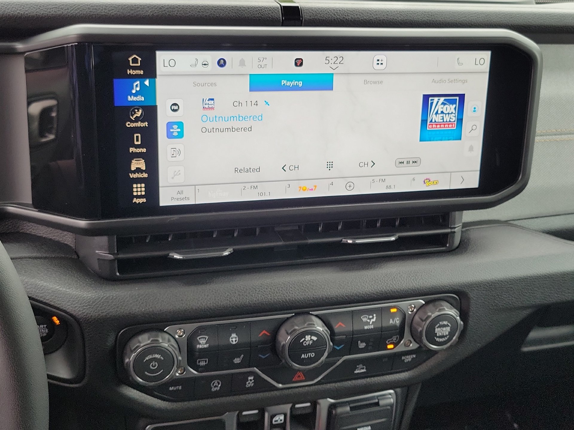 New 2026 Jeep Gladiator Sport AWD/4WD image 8