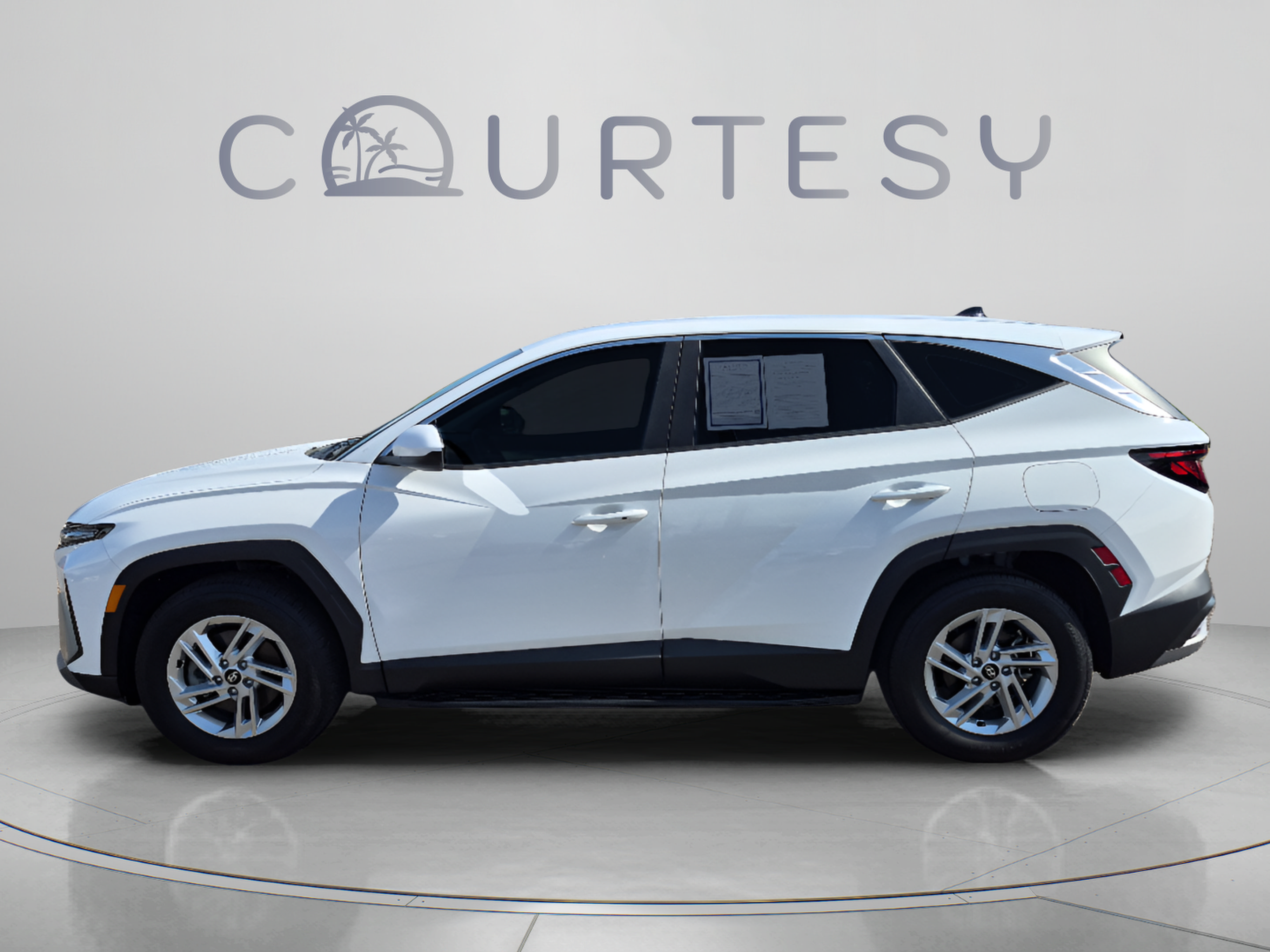 Certified 2026 Hyundai Tucson SE FWD image 2