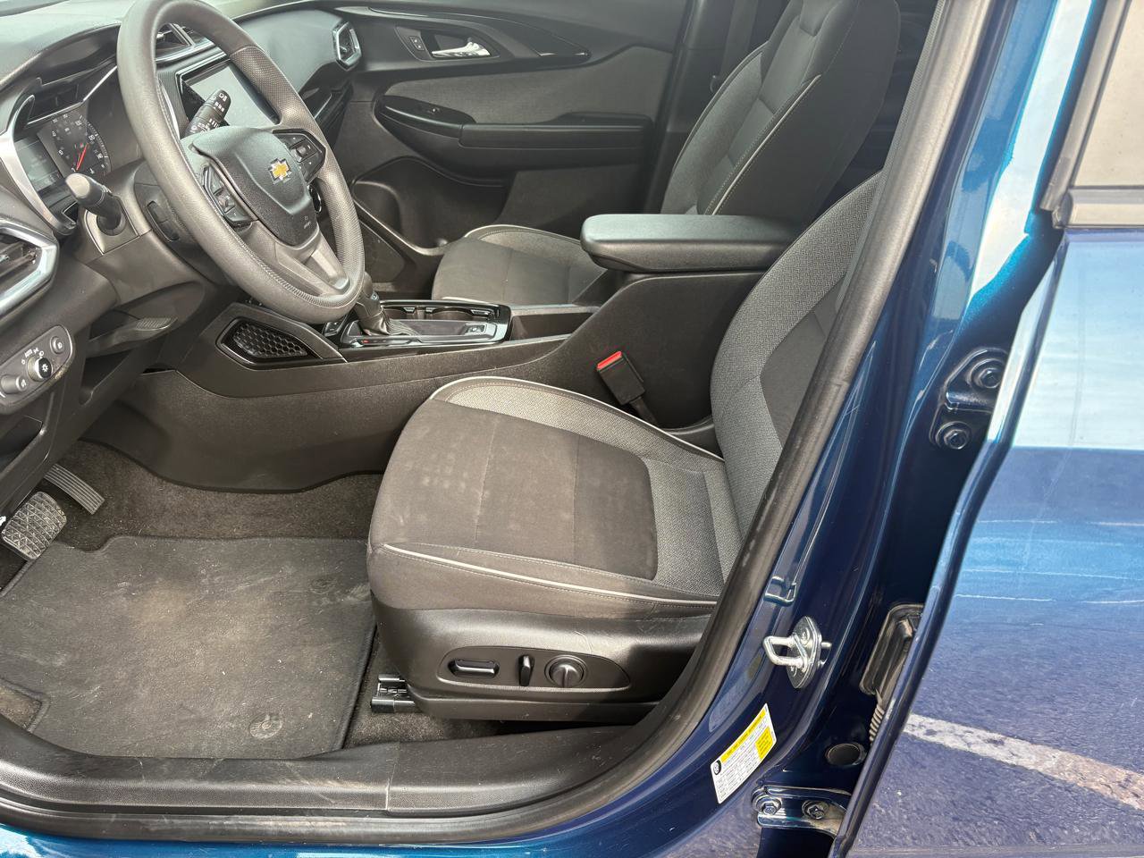 Used 2021 Chevrolet TrailBlazer LT w/ Convenience Package image 3