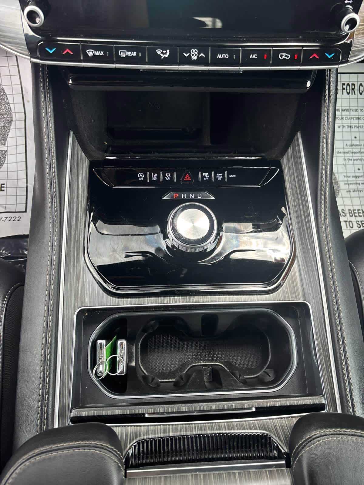 Used 2024 Jeep Wagoneer Series II w/ Flexible Seating Group image 11