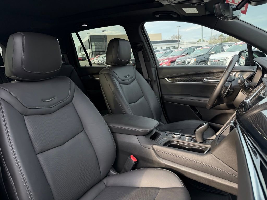 Used 2025 Cadillac XT6 Sport w/ Technology Package image 30