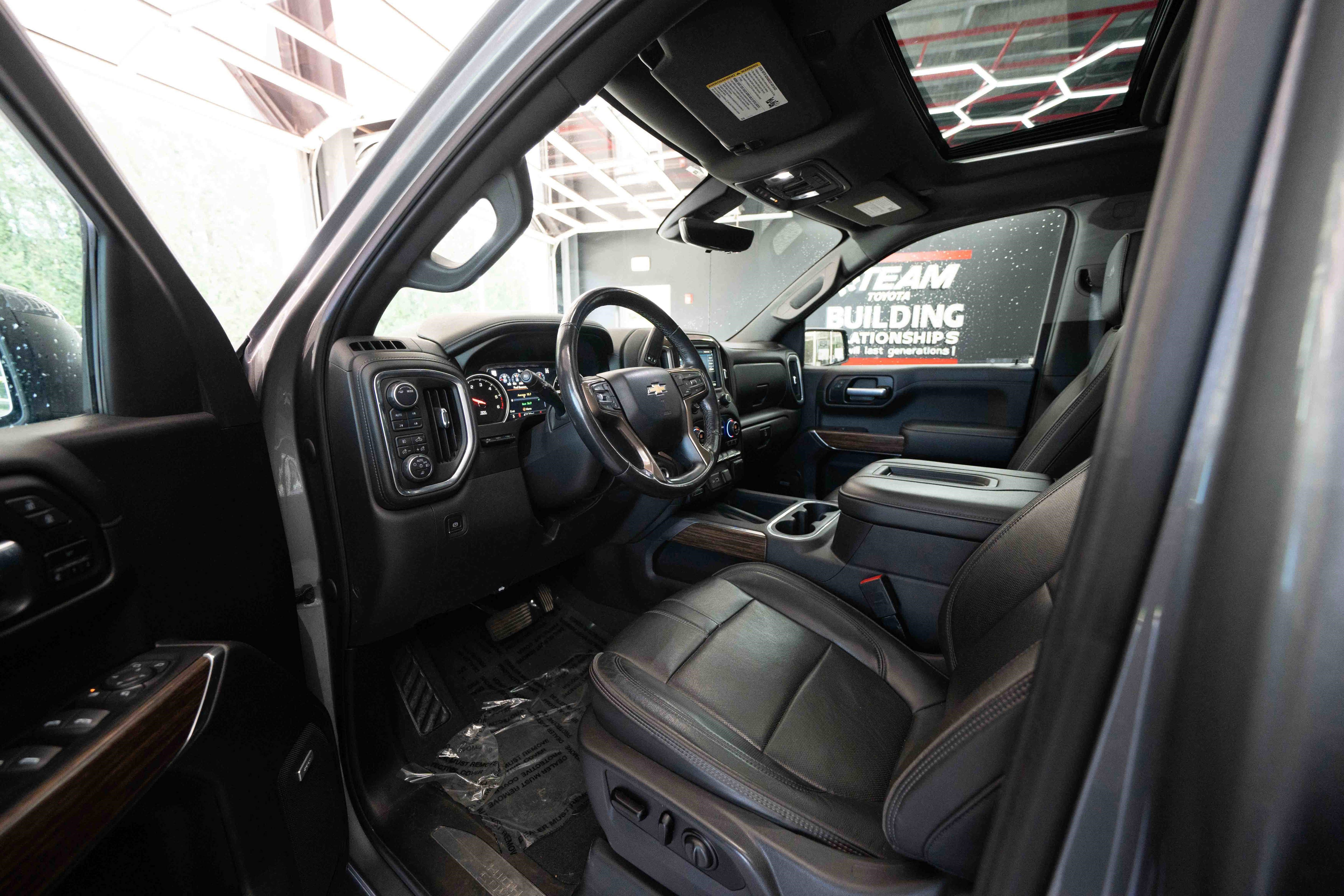 Used 2021 Chevrolet Silverado 1500 High Country w/ Technology Package AWD/4WD image 8