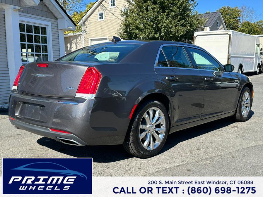 Used 2017 Chrysler 300 Limited w/ Value Package image 7