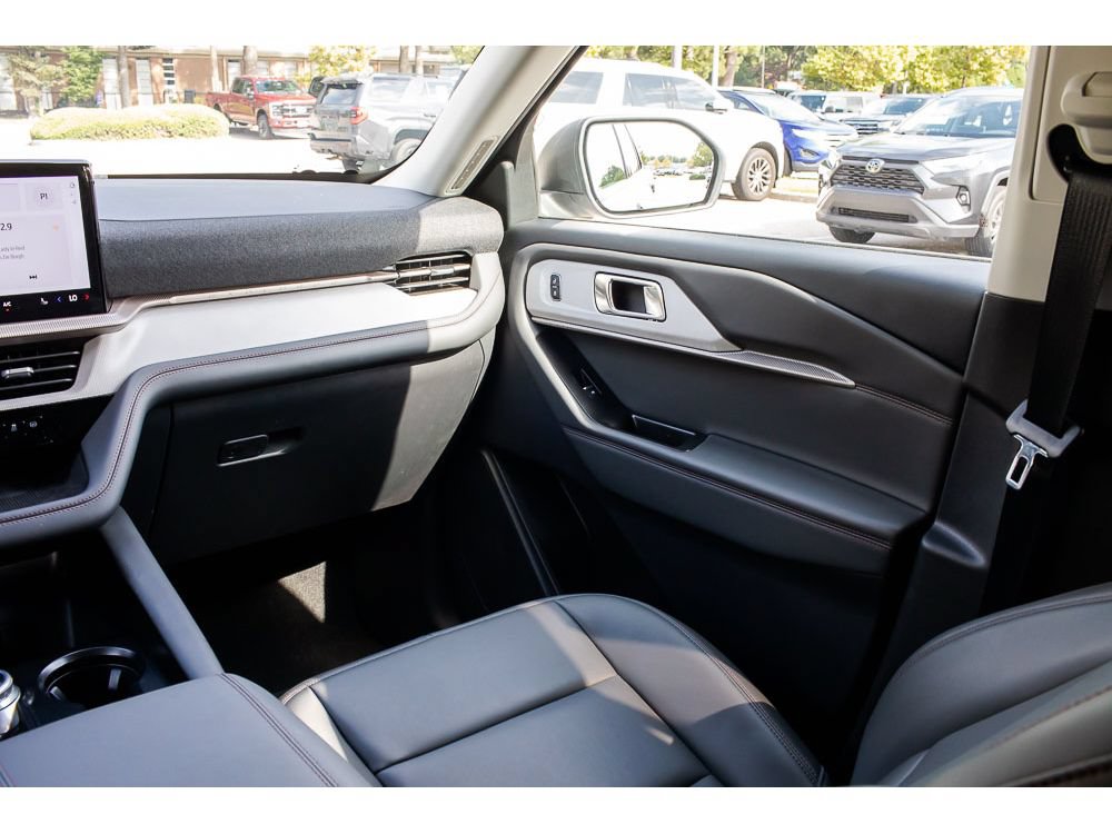 Used 2026 Ford Explorer Active w/ Active Comfort Package AWD/4WD image 16