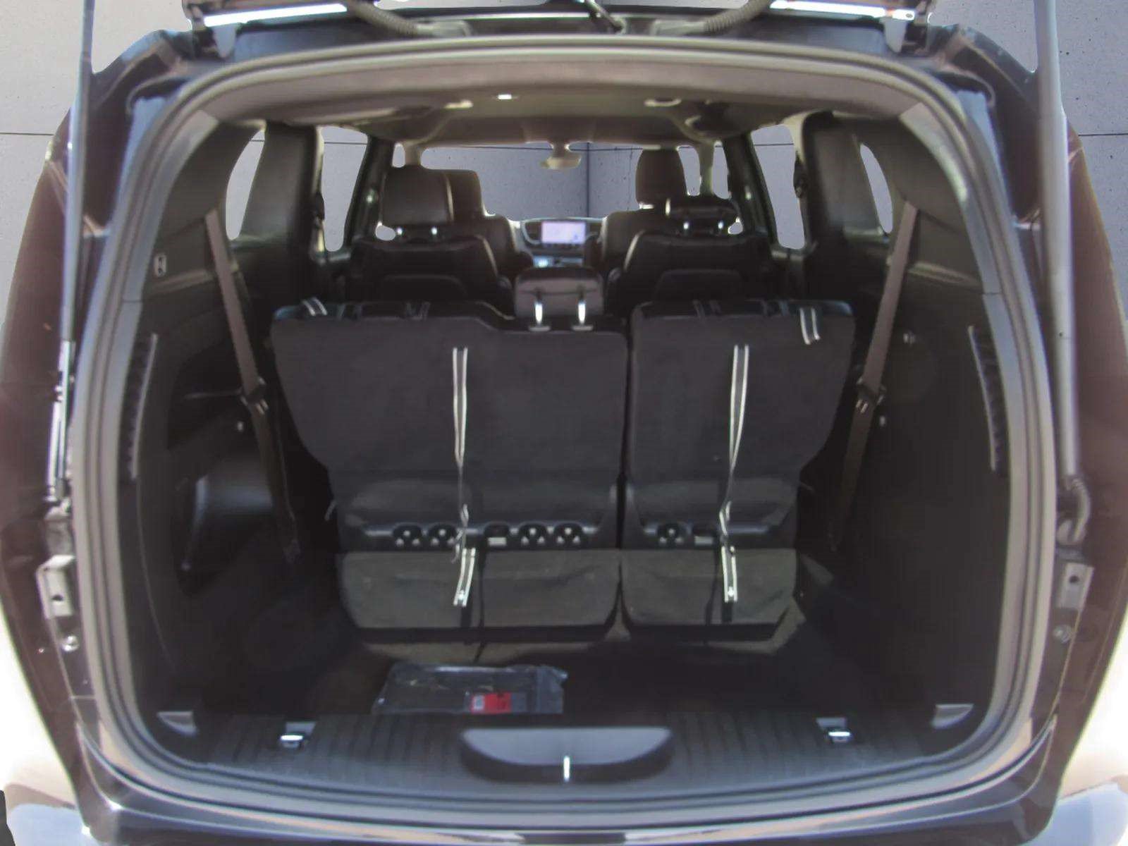 Used 2025 Chrysler Pacifica Select FWD image 13