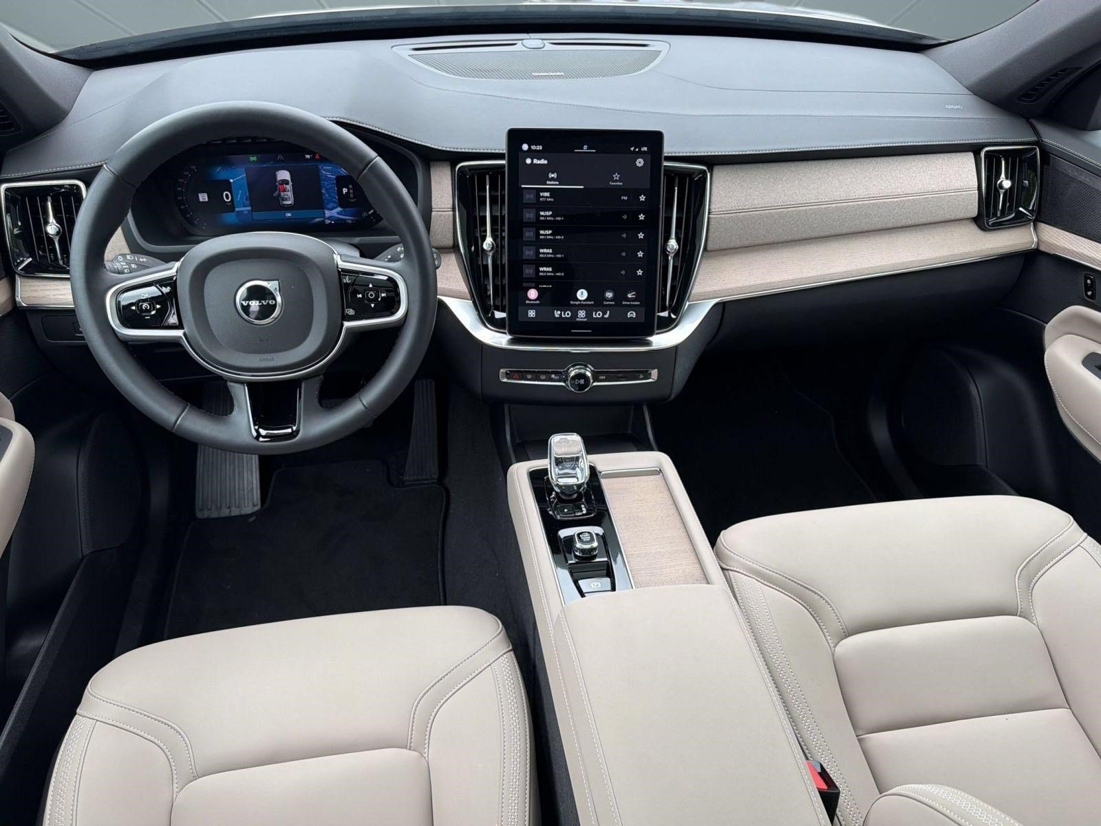 Certified 2025 Volvo XC90 B5 Plus AWD/4WD image 26