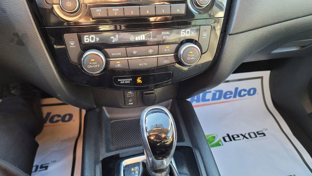 Used 2017 Nissan Rogue SV image 22