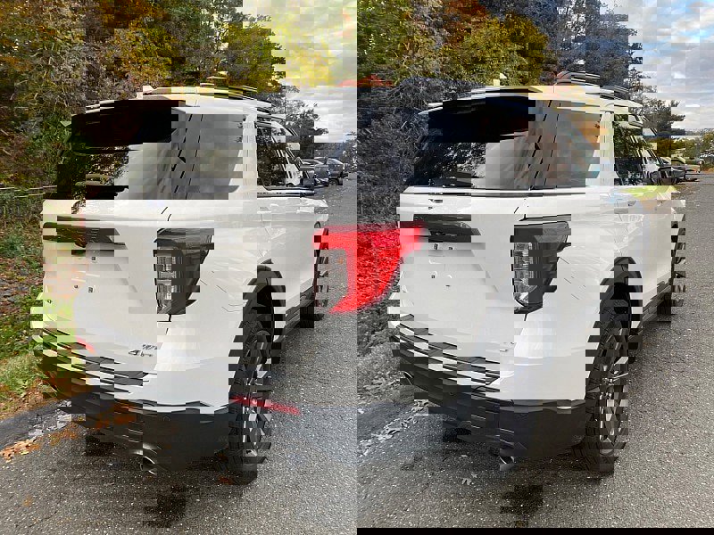 Certified 2022 Ford Explorer XLT w/ Equipment Group 202A image 7