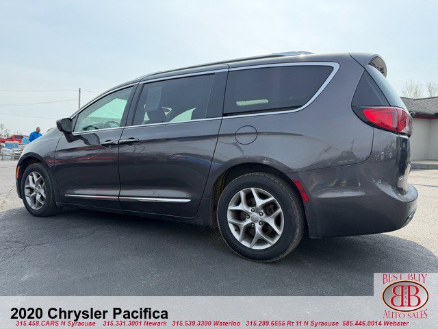 Used 2020 Chrysler Pacifica Touring-L w/ Tire & Wheel Group FWD image 7