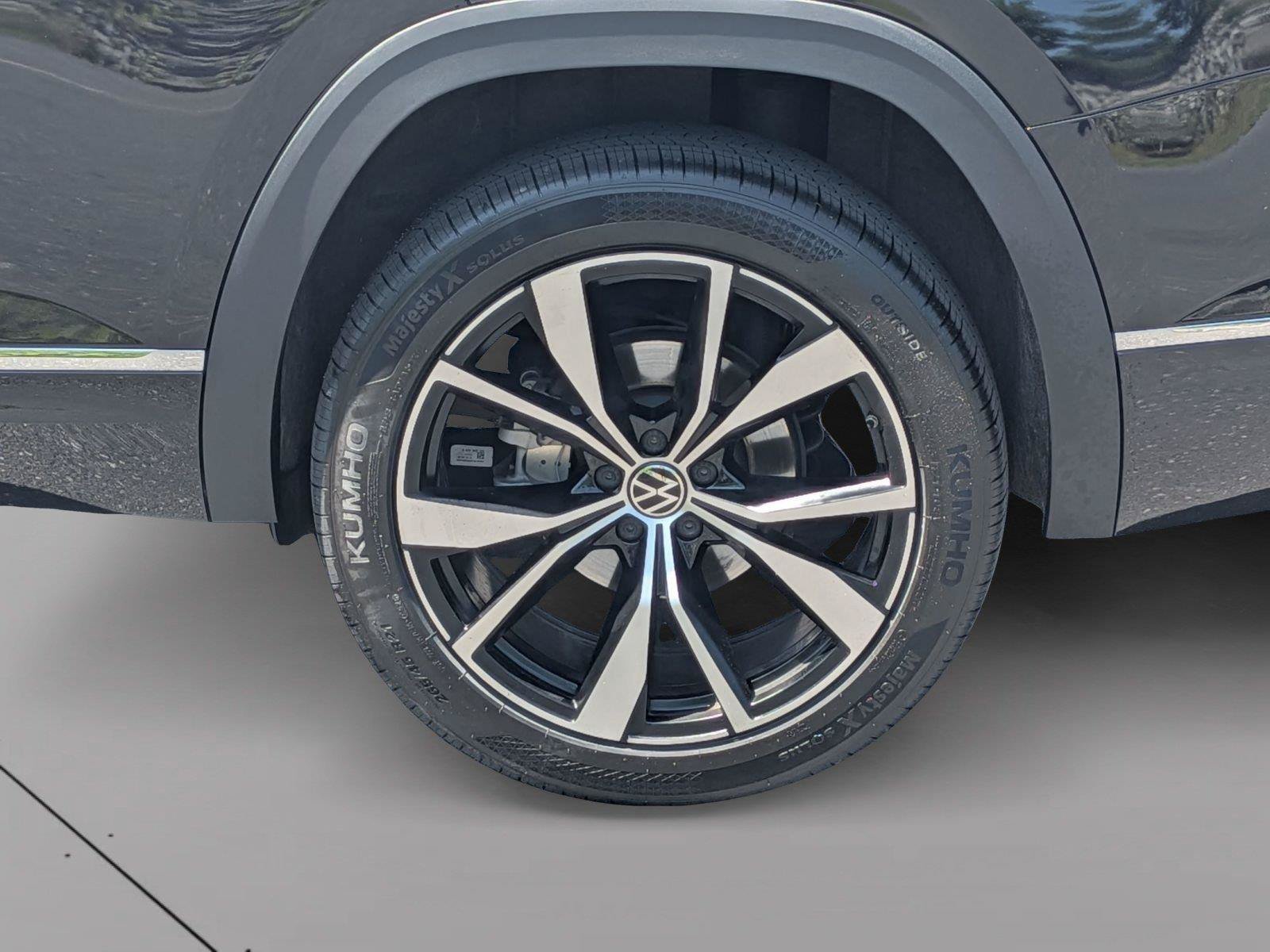 Used 2024 Volkswagen Atlas SEL Premium R-Line AWD/4WD image 39