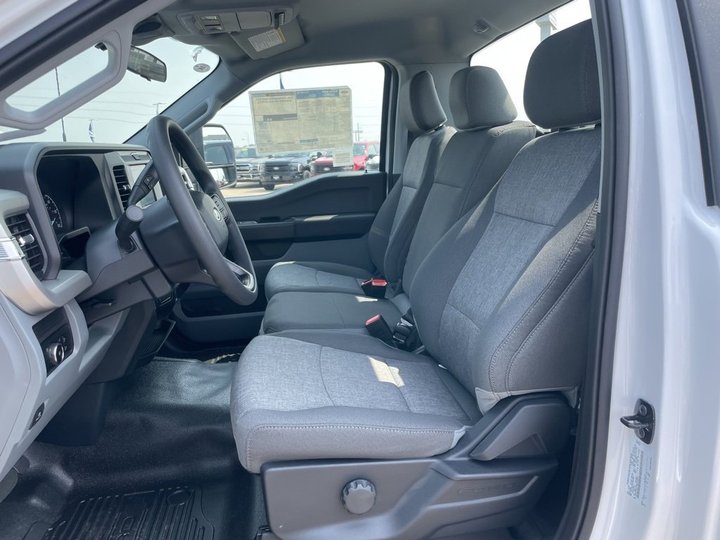 New 2025 Ford F550 4x4 Regular Cab Super Duty image 8