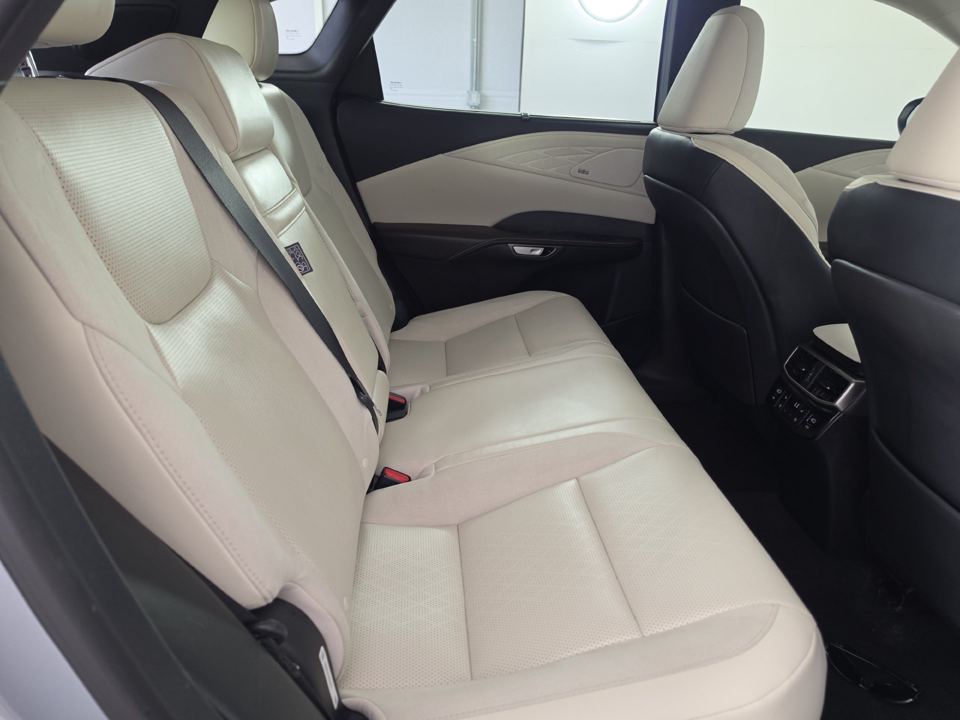 Used 2024 Lexus RX 350 FWD w/ Convenience Package image 28
