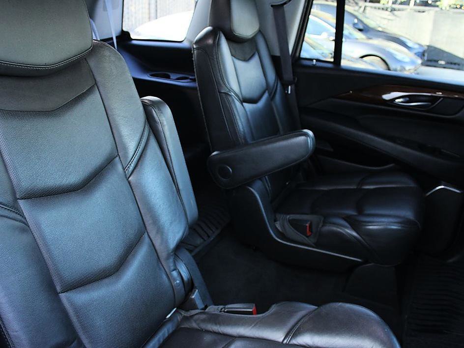 Used 2017 Cadillac Escalade Premium Luxury image 22