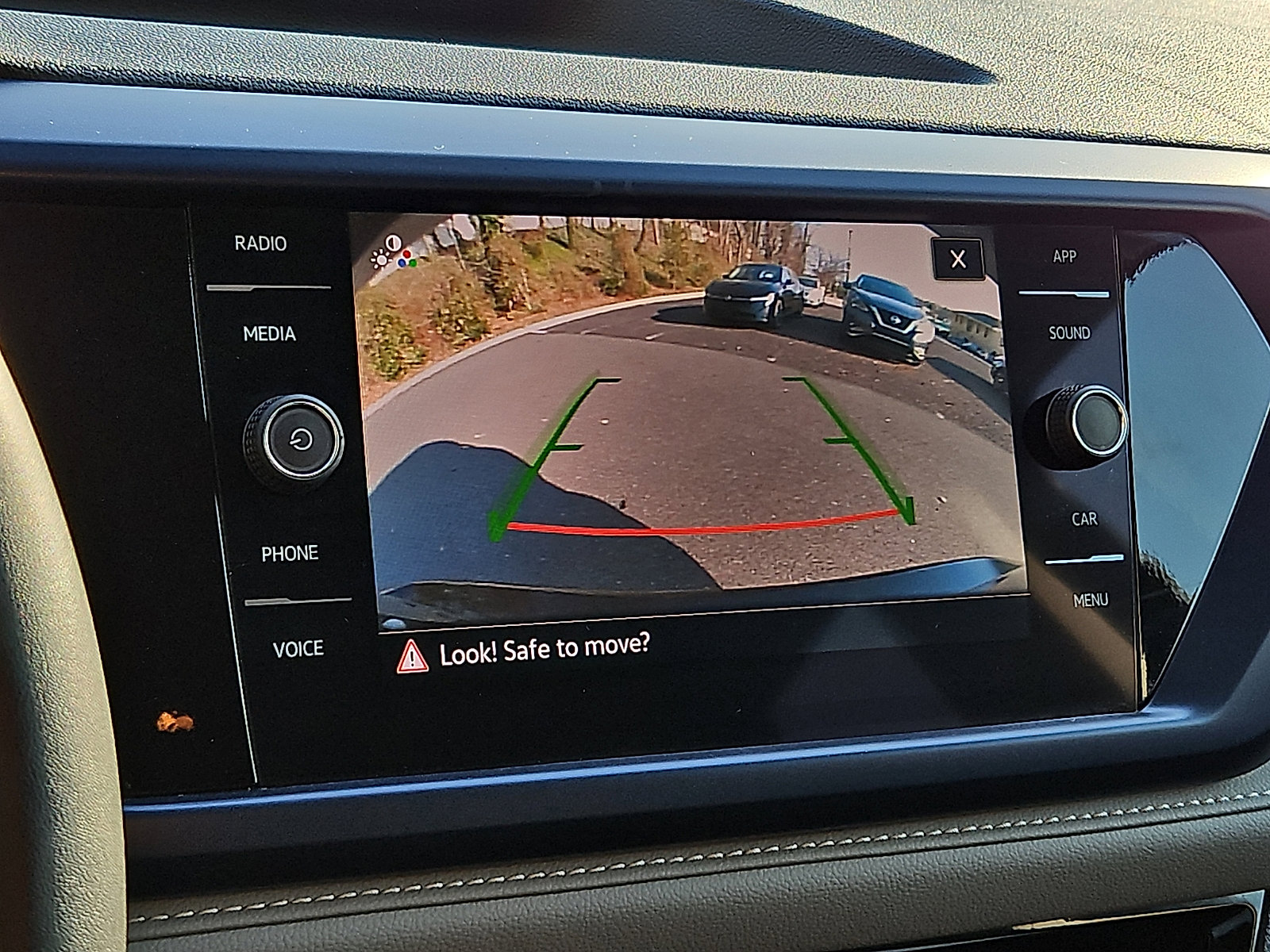 Used 2024 Volkswagen Taos SE image 17