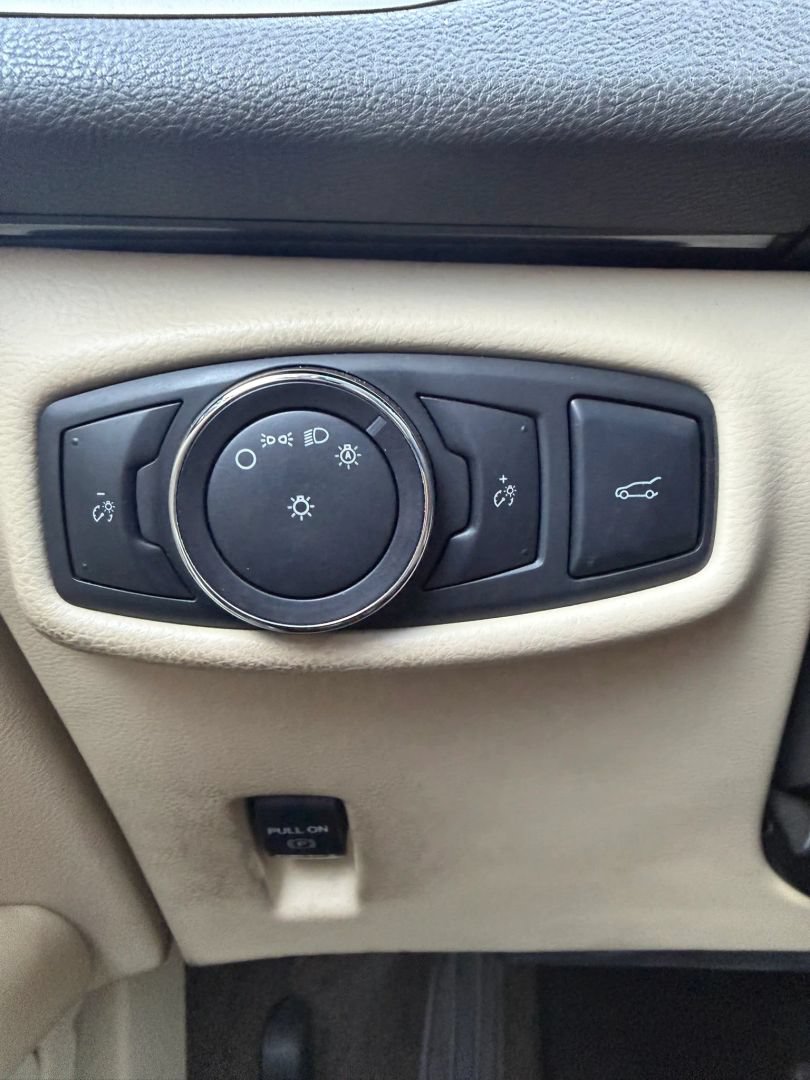 Used 2015 Lincoln MKZ Hybrid w/ Equipment Group 201A Select FWD image 28