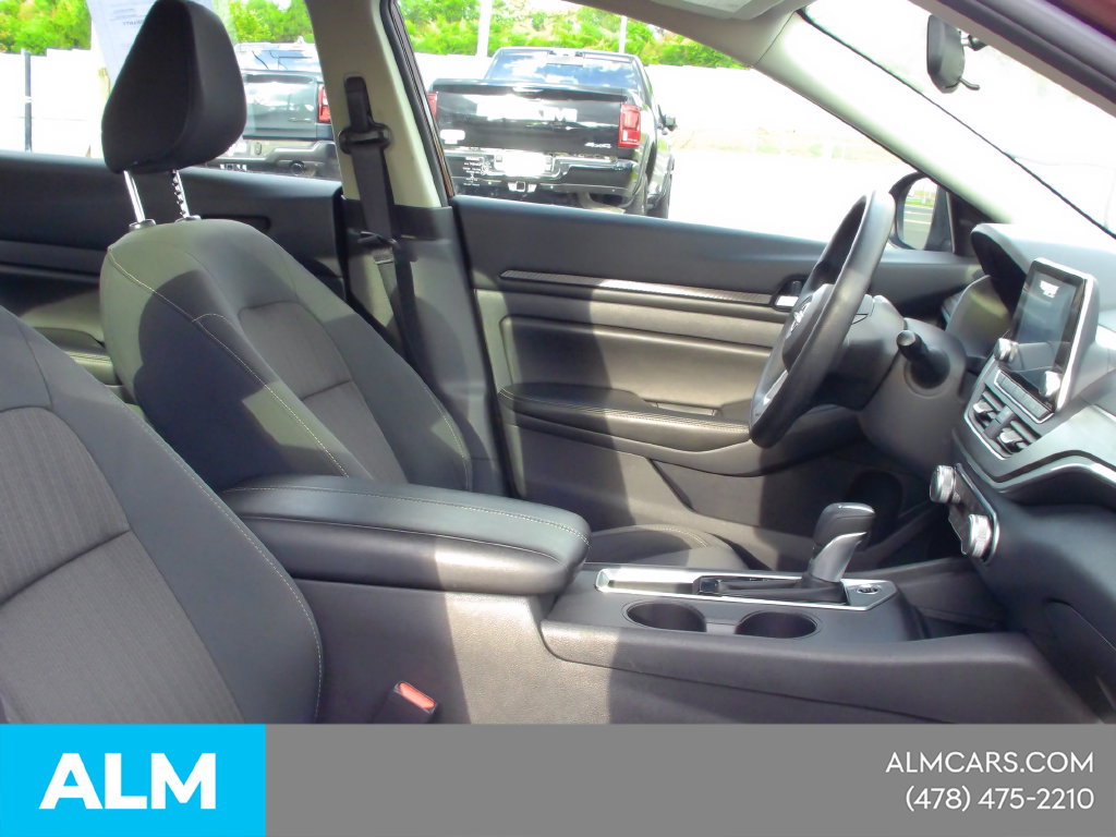Used 2025 Nissan Altima 2.5 SV FWD image 16