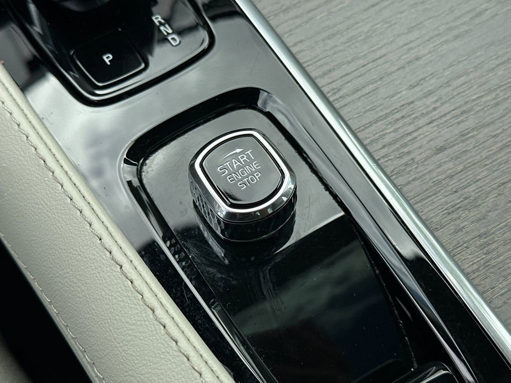 Certified 2024 Volvo XC90 T8 Plus AWD/4WD image 22
