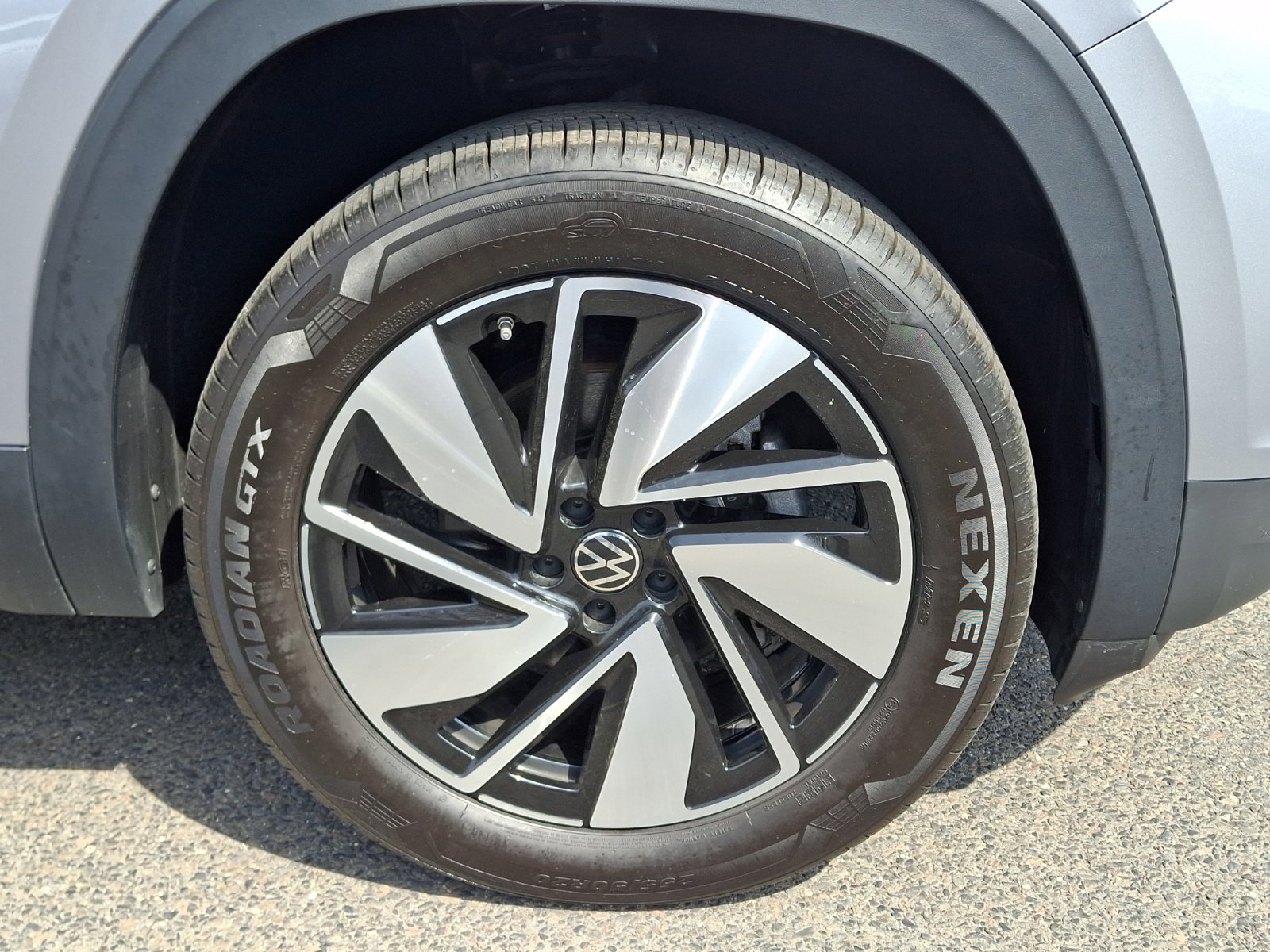 Certified 2024 Volkswagen Atlas SEL AWD/4WD image 8