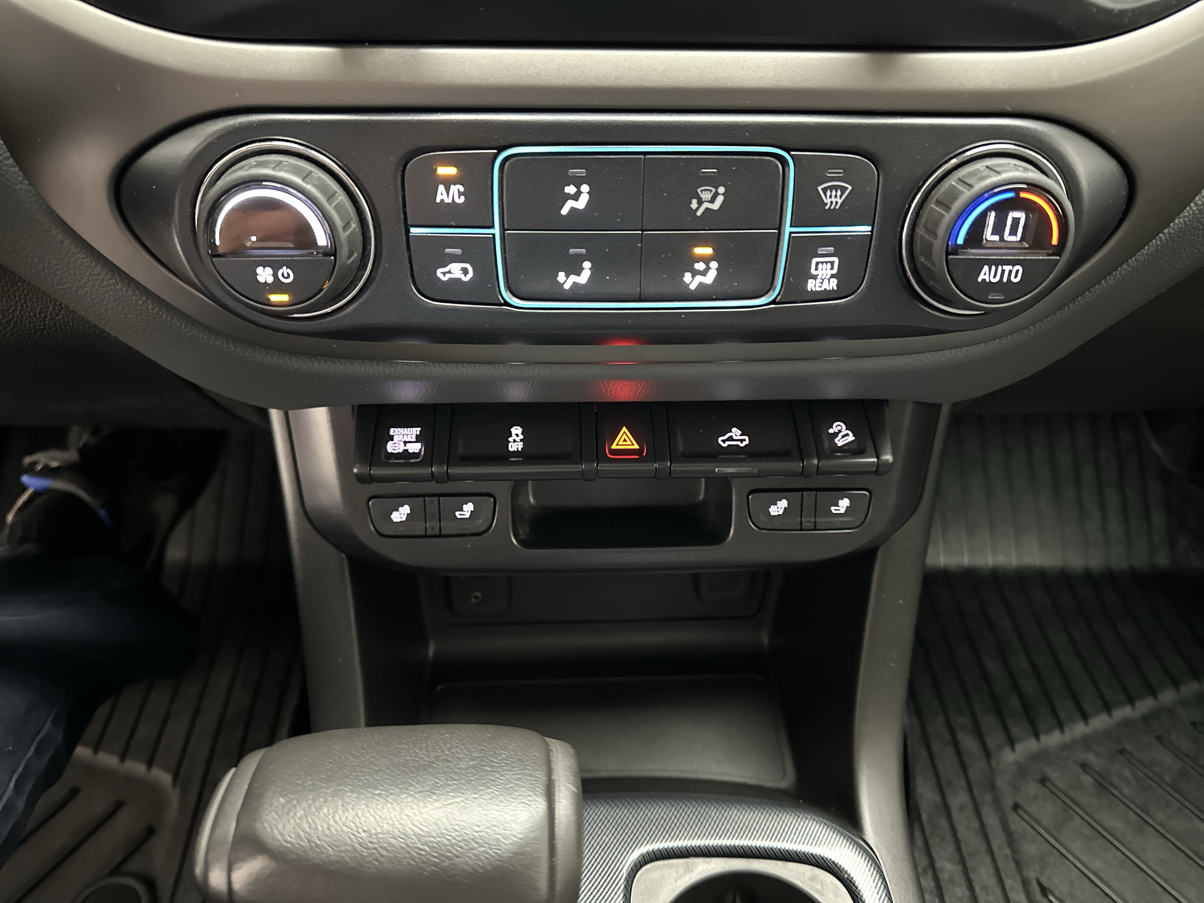 Used 2018 Chevrolet Colorado Z71 w/ Centennial Edition AWD/4WD image 33
