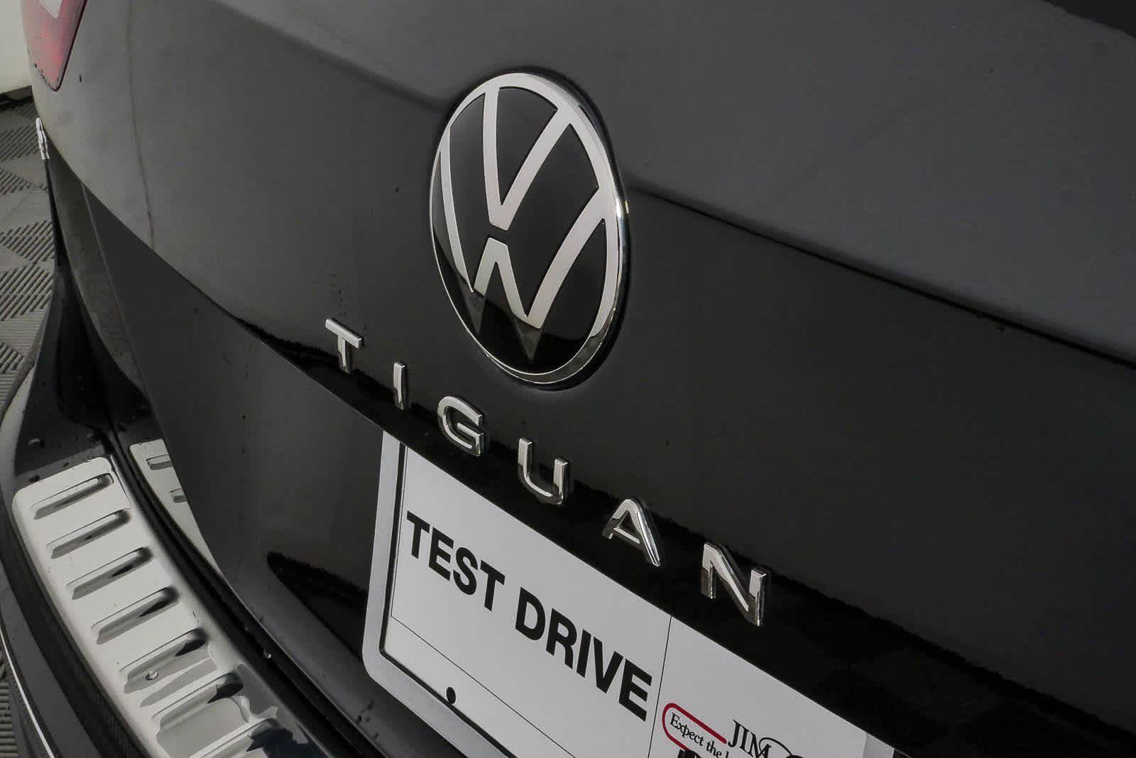 Certified 2024 Volkswagen Tiguan SE FWD image 35