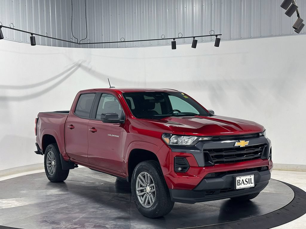 Used 2024 Chevrolet Colorado LT w/ LT Convenience Package AWD/4WD image 39