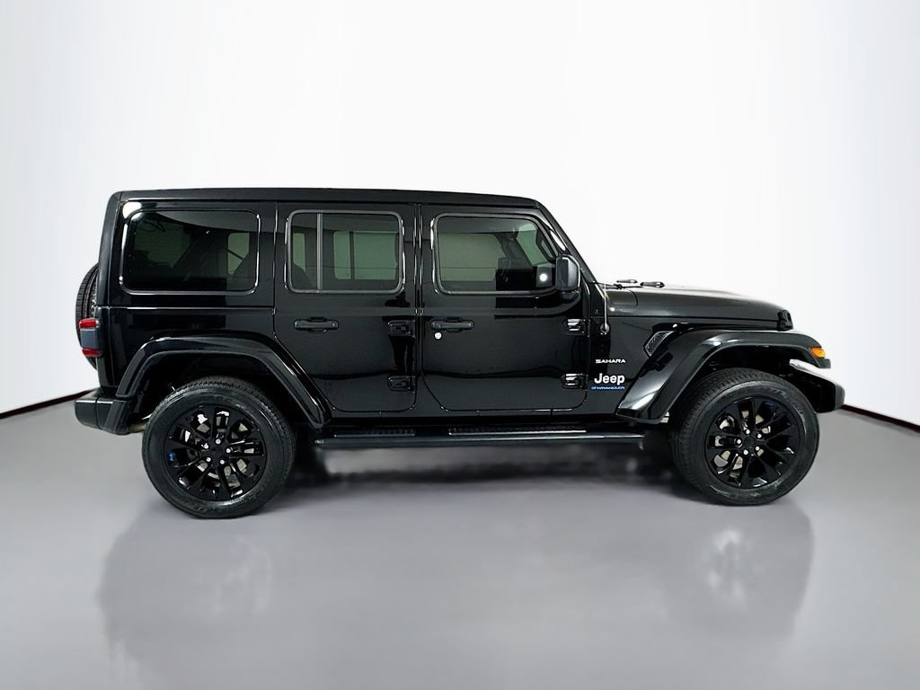 Used 2023 Jeep Wrangler Unlimited Sahara w/ Cold Weather Group AWD/4WD image 7