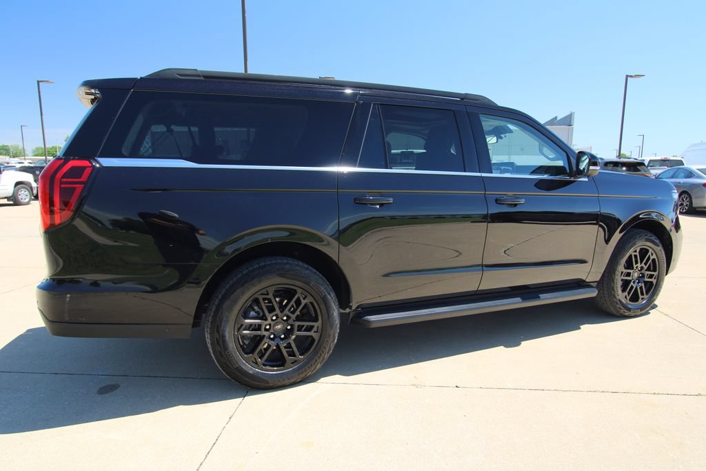 Used 2025 Ford Expedition Max Active AWD/4WD image 5