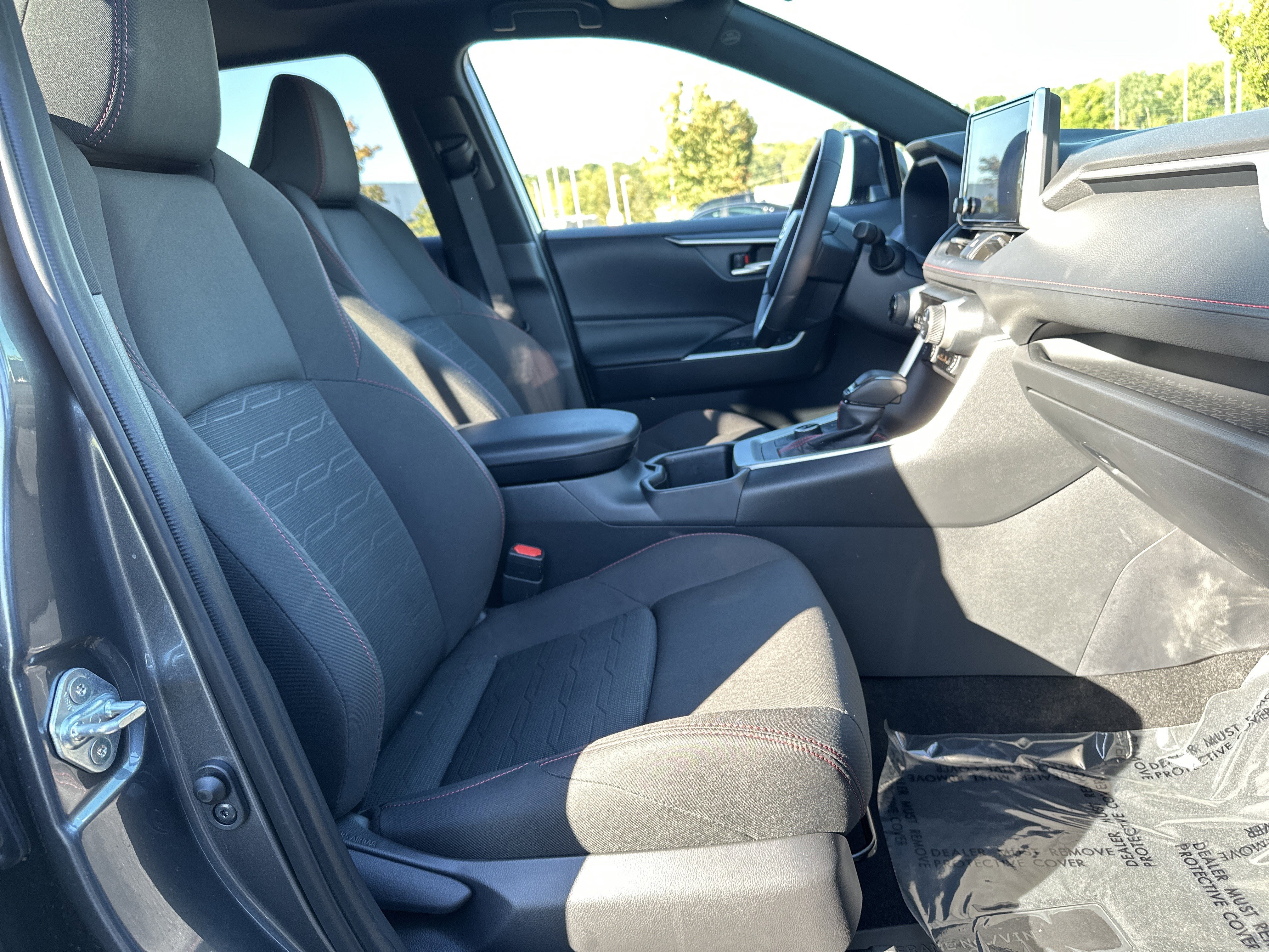 Used 2025 Toyota RAV4 SE image 33