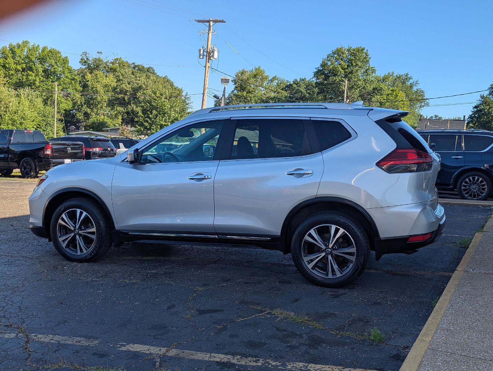 Used 2017 Nissan Rogue SL w/ SL Premium Package AWD/4WD image 5