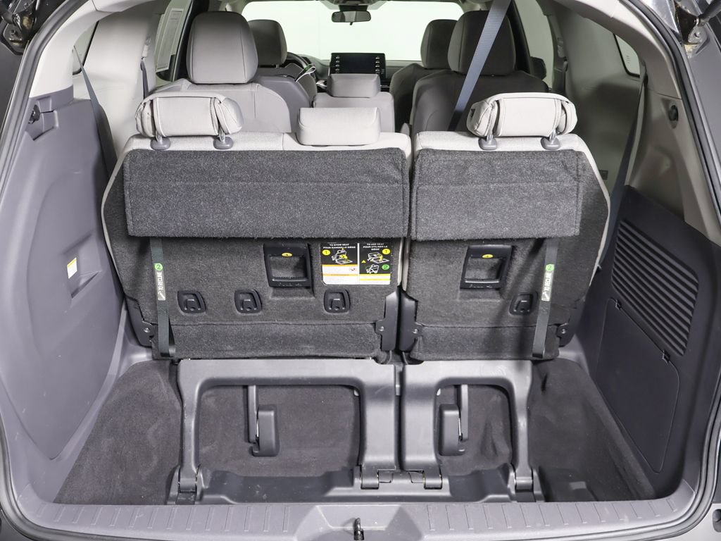 Used 2024 Toyota Sienna LE AWD/4WD image 18