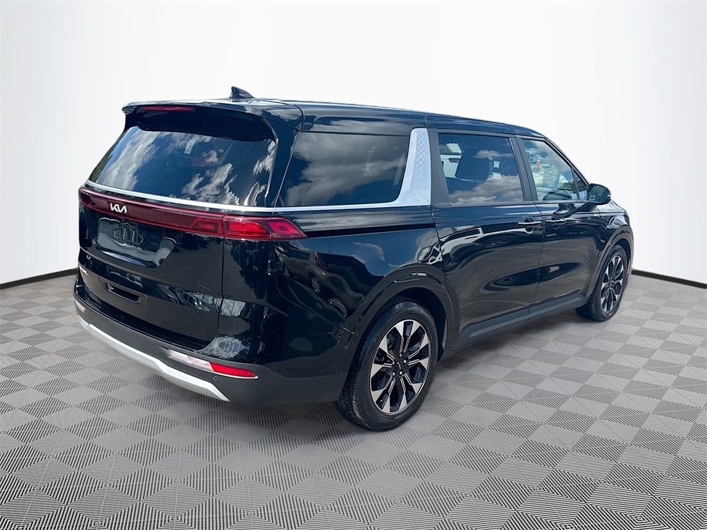 Used 2024 Kia Carnival EX image 6