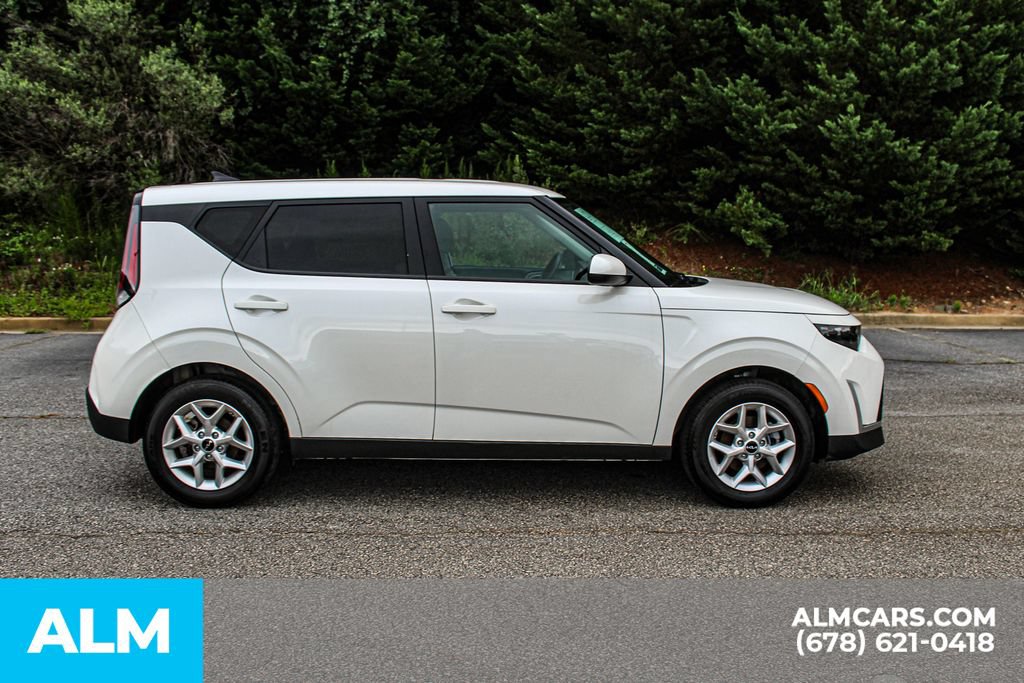 Used 2025 Kia Soul LX w/ LX Technology Package FWD image 9