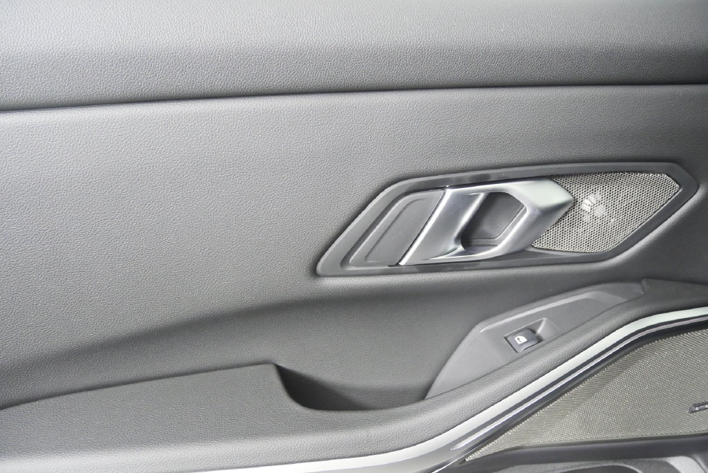 Used 2026 BMW 330i Sedan w/ M Sport Package RWD image 13