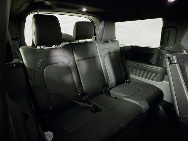 Certified 2025 Land Rover Defender 130 X-Dynamic SE AWD/4WD image 28