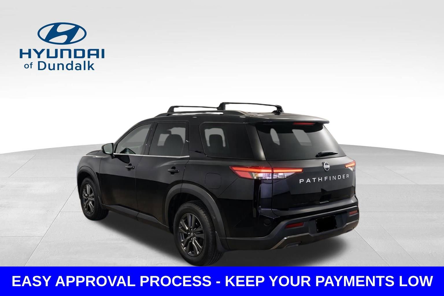 Used 2024 Nissan Pathfinder SV image 2