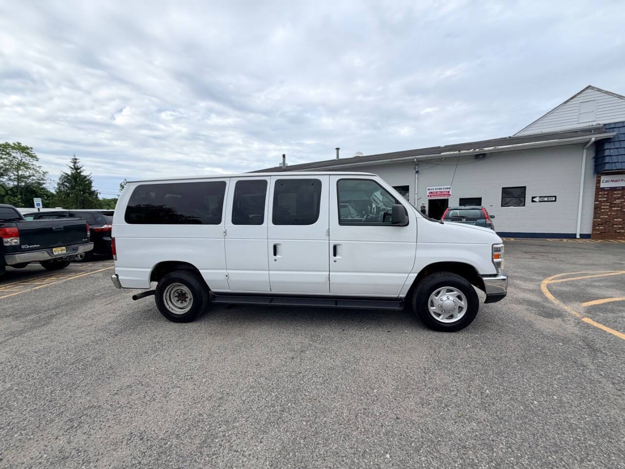 Used 2012 Ford E-350 and Econoline 350 XLT RWD image 7