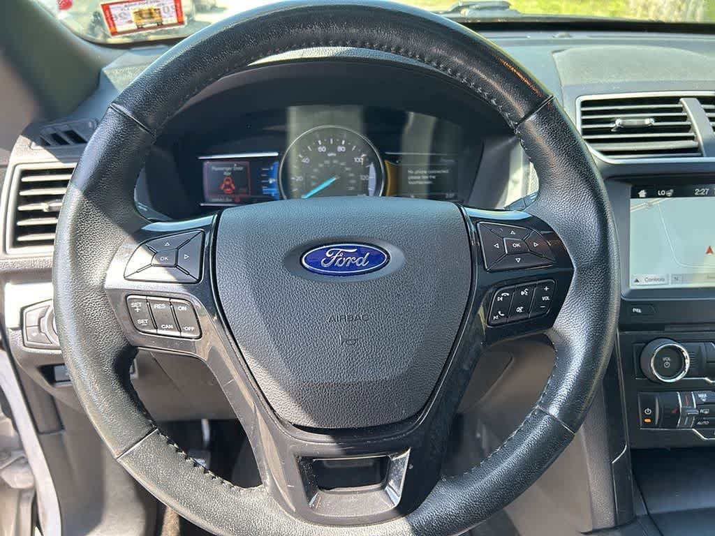 Used 2017 Ford Explorer XLT w/ Equipment Group 202A AWD/4WD image 18