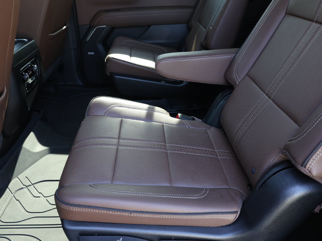 Used 2026 Chevrolet Suburban High Country RWD image 22