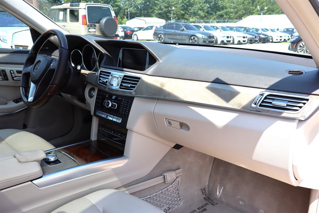 Used 2014 Mercedes-Benz E 250 BlueTEC Sedan image 18