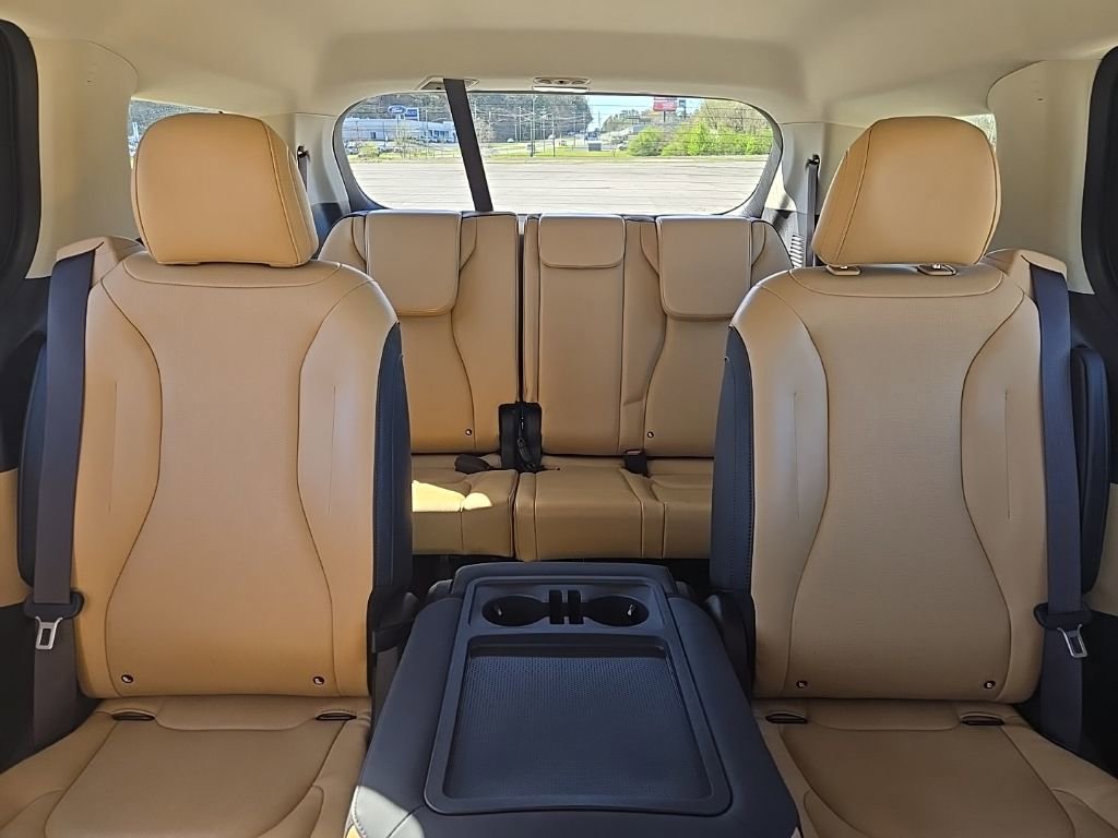 Used 2024 Kia Carnival LX image 21