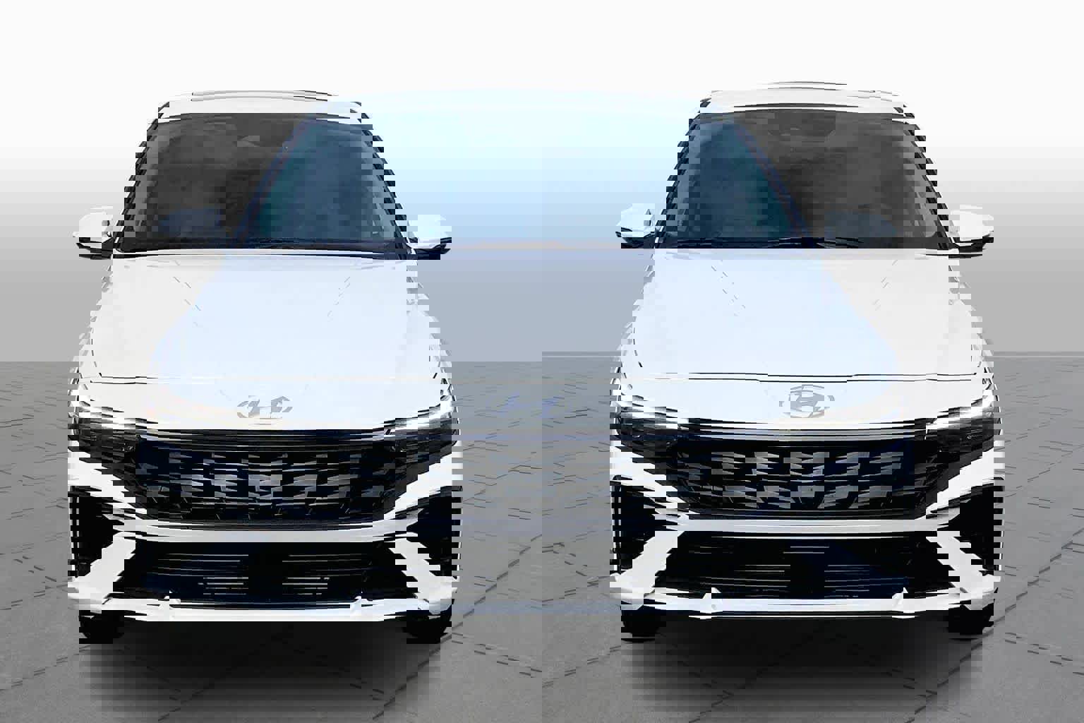 Used 2025 Hyundai Elantra Limited image 3