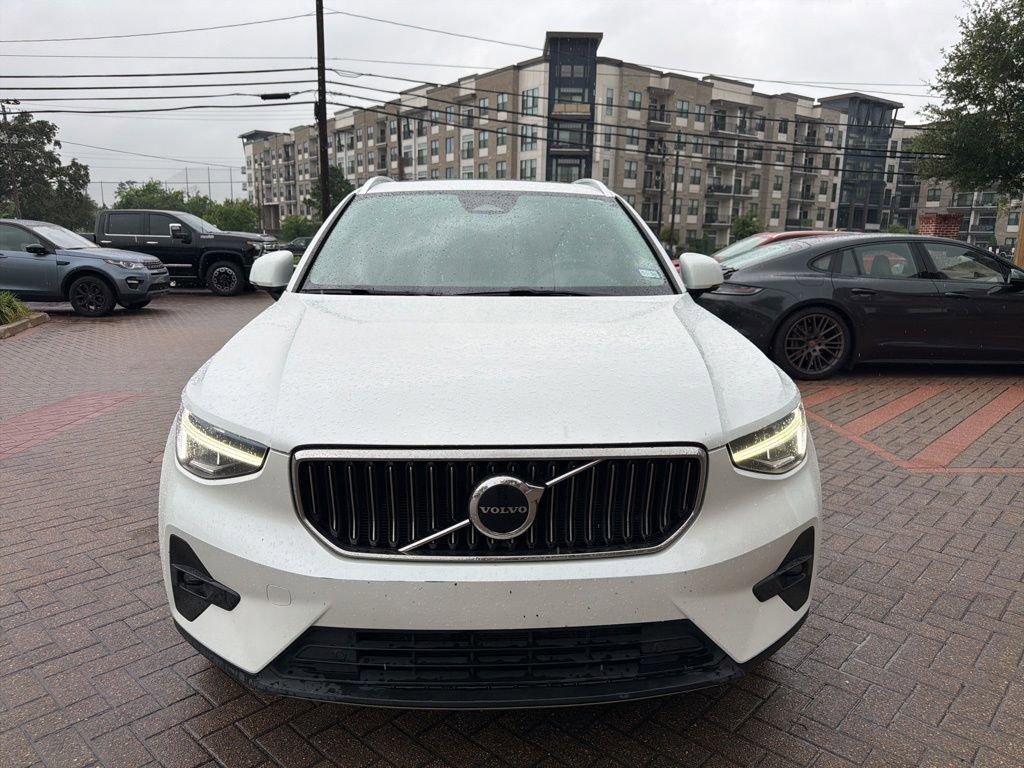 Used 2023 Volvo XC40 B5 Plus w/ Protection Package Premier AWD/4WD image 3